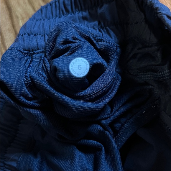 Lululemon 2.5 Hotty Hot Shorts - Picture 3 of 3